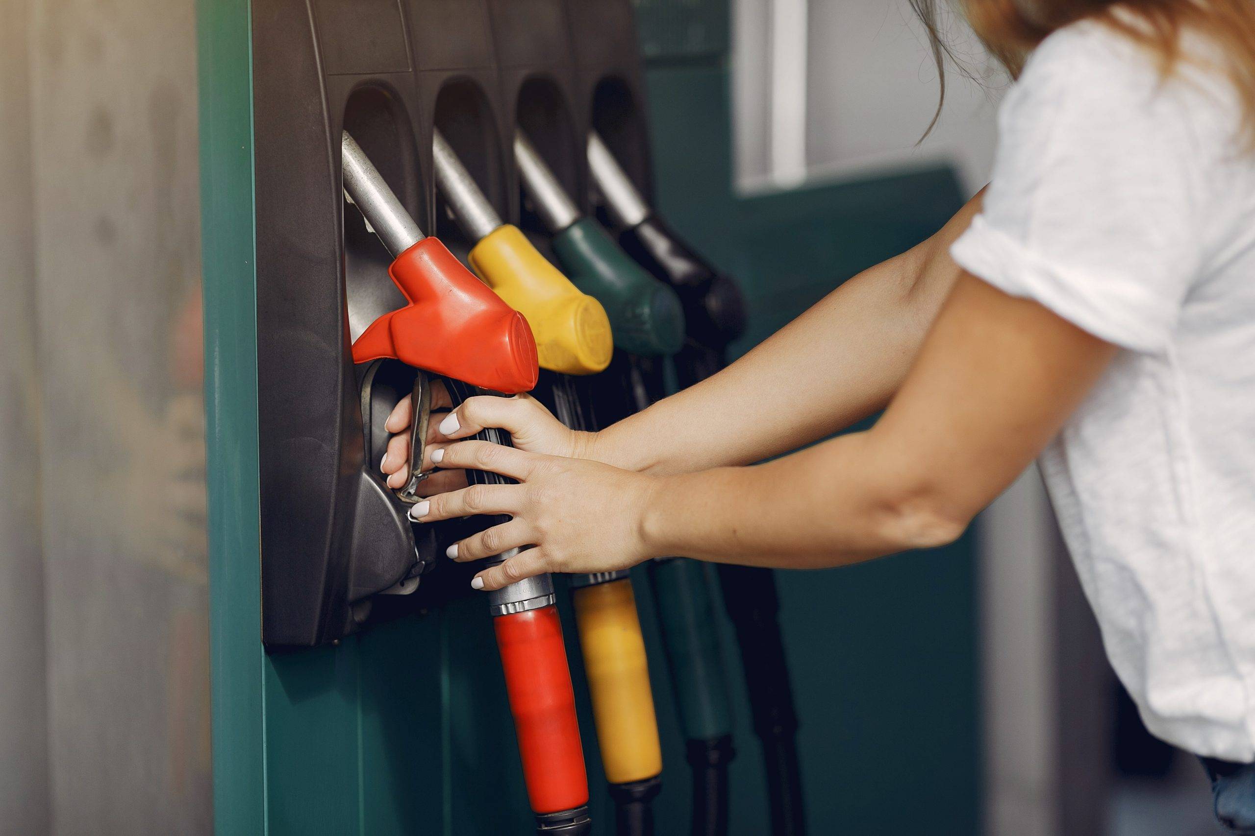 Grande recuo nos estoques de gasolina dos EUA e o gerenciamento de combustível